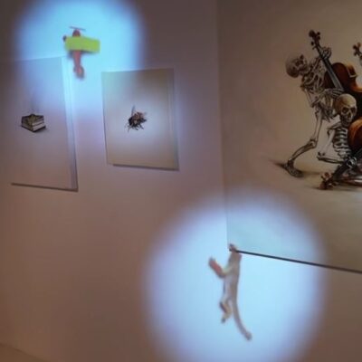 Extraordinary Gallery Exhibit Using Dynamic Projection Mapping